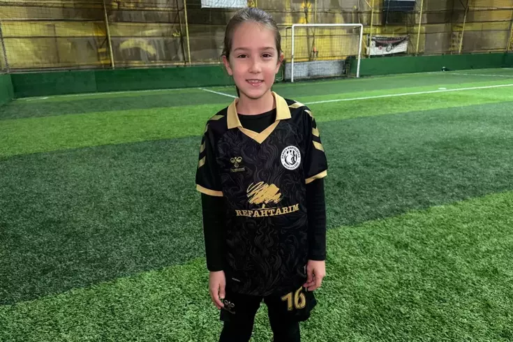 Attığı gollerle büyüleyen 9 yaşındaki Defne'nin büyük hayali Galatasaray'da oynamak