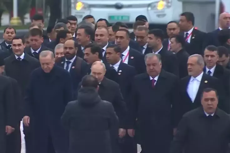 Cumhurbaşkanı Erdoğan Türkmenistan'da! Bir yanında Putin diğer yanında Pezeşkiyan