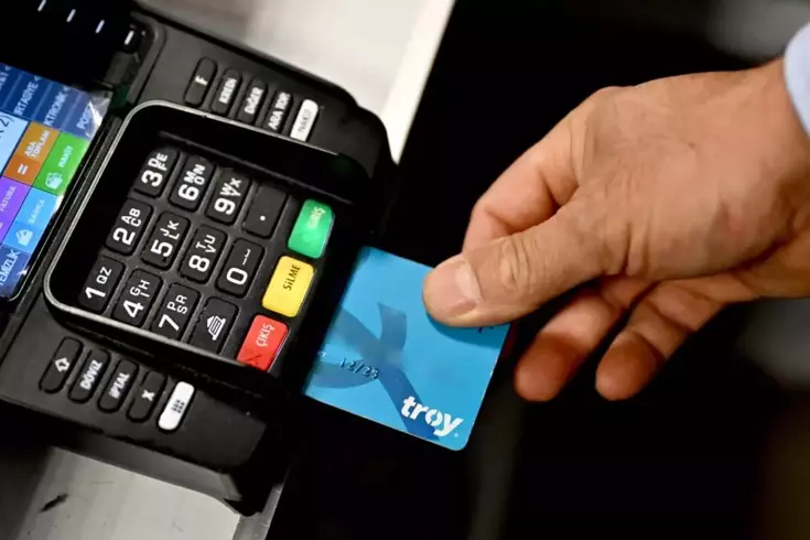 Центральный банк снизил процентные ставки по кредитным картам.