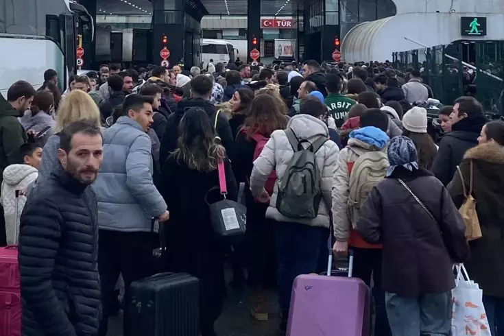 Komşu ülkeye geçişte yeni dönem! Artık sadece kimlik yetmeyecek