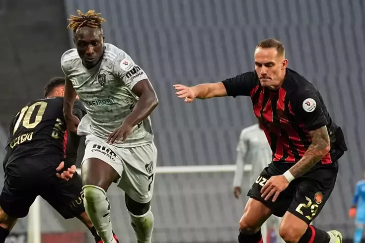 Kocaelispor, Fatih Karagümrük'ü 90+2'de üzdü! İki takımda puanları paylaştı