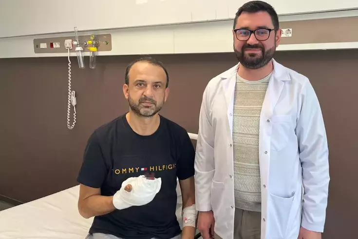 Kopan parmağını buz poşetine koyup yurt dışından Türkiye'ye geldi