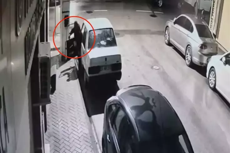 46 saniyede teybi söküp kaçtı, kameraya yakalandı