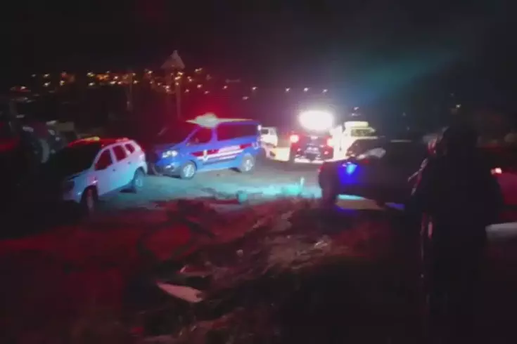 Esrarengiz olay köyü karıştırdı! Havada görülen cisim büyük bir gürültüyle yere çakıldı