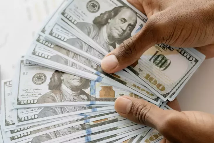 Dünyaca ünlü iş insanı çalışanlarına 30'ar milyon lira prim dağıttı