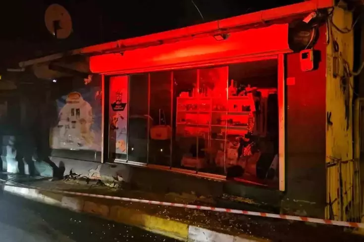 Sarıyer'de üst katı kayan bina gecekonduya yaslandı: Facianın eşiğinden dönüldü