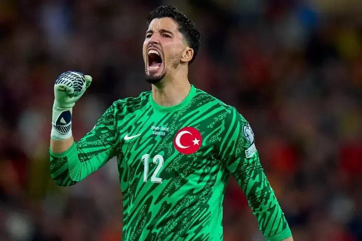 Süper Lig devinden Altay Bayındır bombası