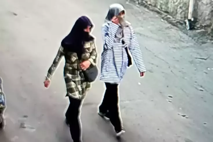 Yüzlerini eşarpla gizleyen anne-kız, girdikleri evlerden altın ve ziynet eşyası çaldı
