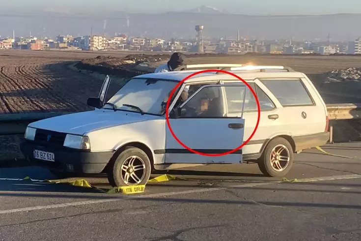 Park halindeki otomobilde direksiyon başında ölü bulundu