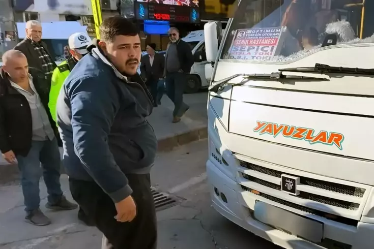 Yazılan cezaya sinirlenen şoför hatada ısrar etti