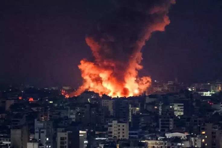 İsrail komşu ülkeyi İHA'larla vurdu