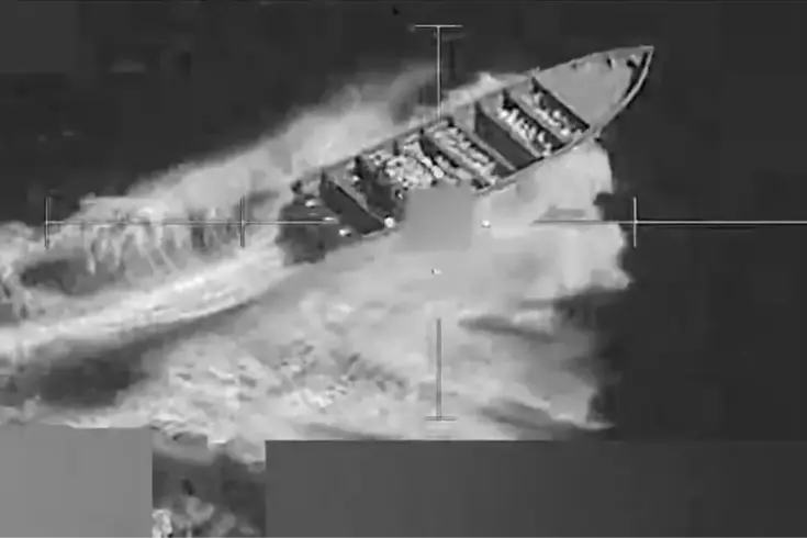 ABD ordusunun Doğu Pasifik'te uyuşturucu yüklü olduğu öne sürülen bir tekneyi vurdu:1 kişi öldü