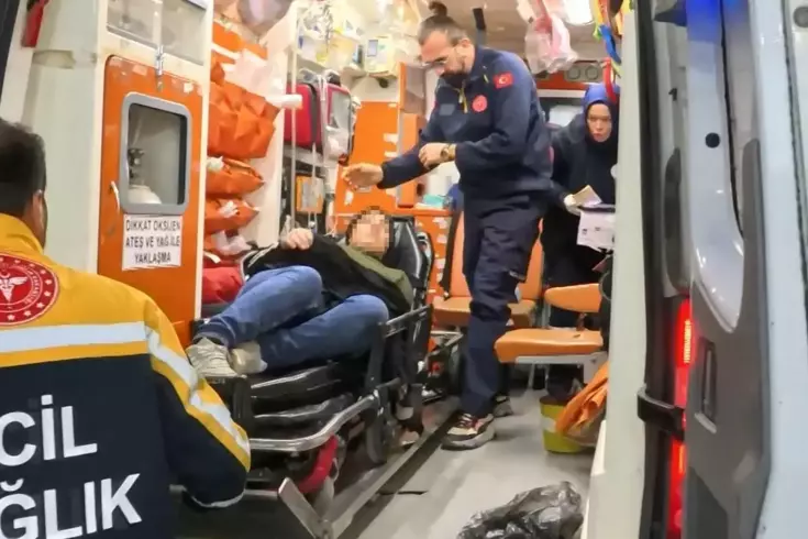 Çığlıkları sokağı inletti! Hamile kadını darbedip kapıya attılar