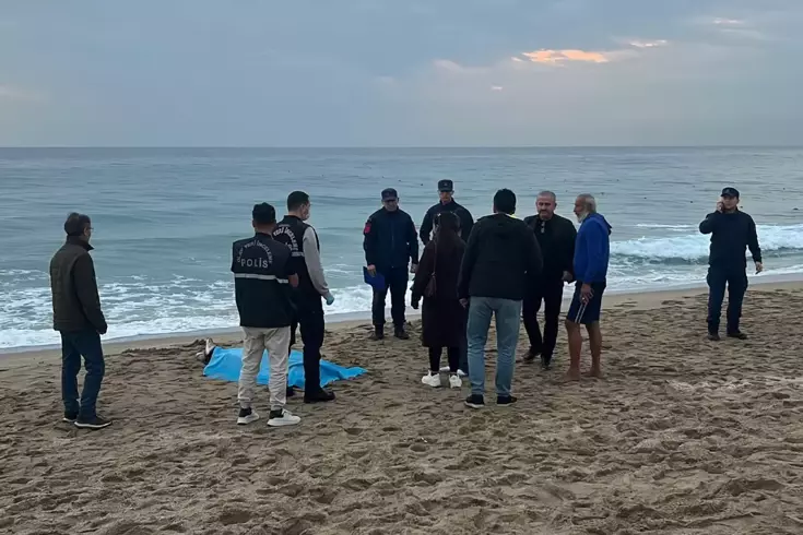 Alanya'da sahilde kadın cesedi bulundu
