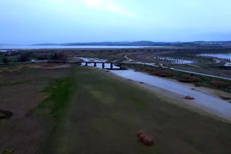 Büyükçekmece gölünde su azalıyor