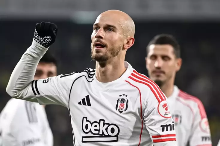 Yılın son derbisinde Beşiktaş, Fenerbahçe'yi 90+1'de yıktı