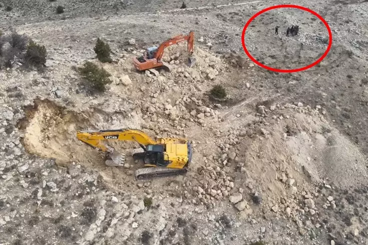 2 iş makinesiyle define arayanlara operasyon: 14 gözaltı