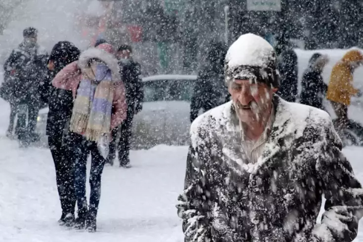 Lapa lapa kar geliyor! Bakanlık 22 ili sarı ve turuncu kodla uyardı
