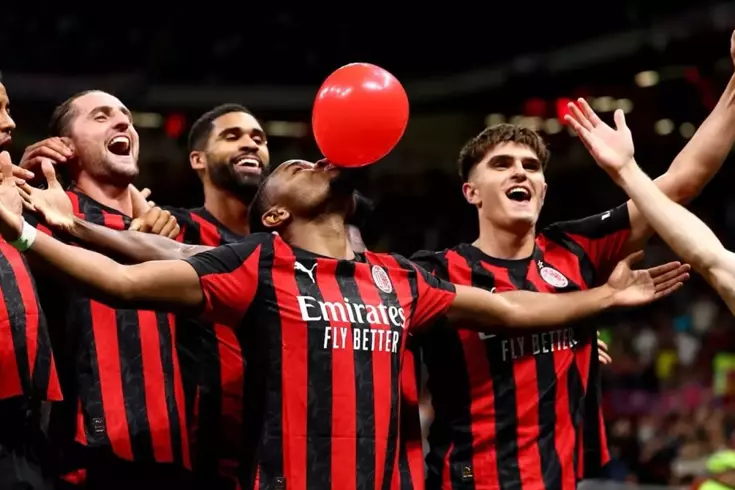 Galatasaray ve Fenerbahçe'ye aynı isim! 80 milyon euroluk yıldız, İstanbul'a gidiyor diyerek duyurdular