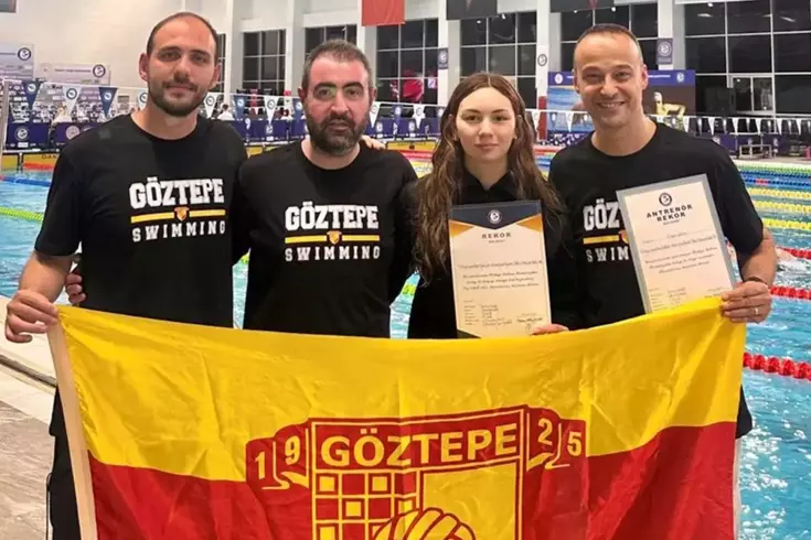 Milli yüzücü Derin Akar, Antalya'daki şampiyonada 11 yıllık Türkiye rekorunu kırdı