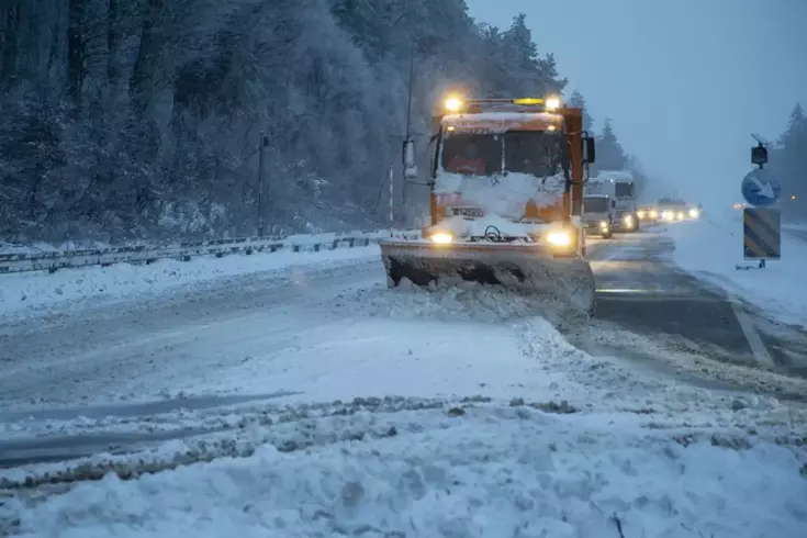 Türkiye'nin ana arterinde kar kalınlığı 10 santime ulaştı