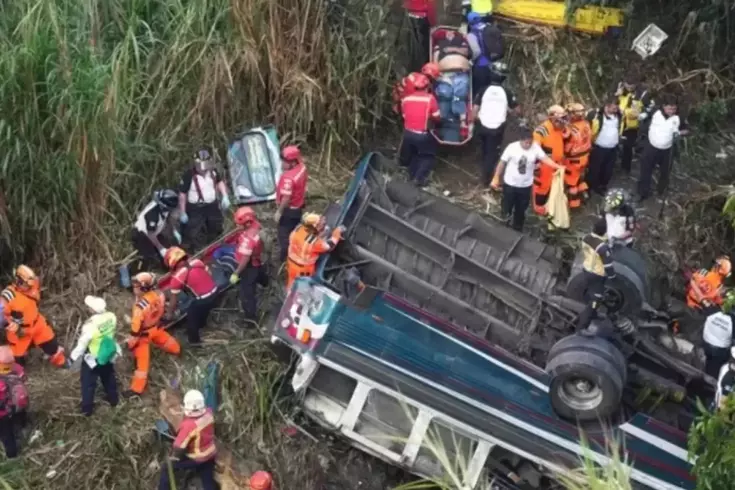 Guatemala'da devrilen yolcu otobüsündeki 15 kişi hayatını kaybetti