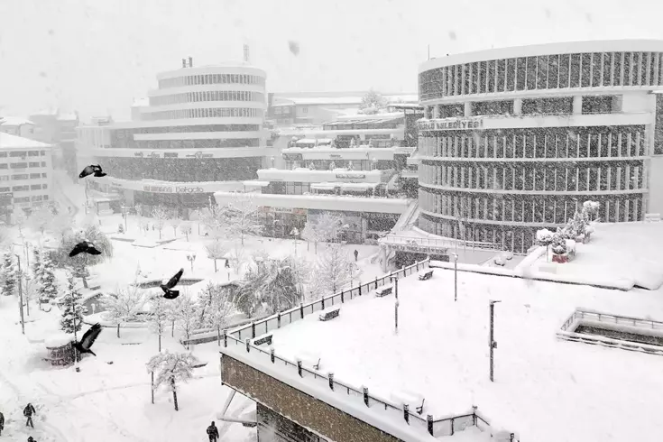 İstanbul'un yanı başında kar kalınlığı yarım metreye ulaştı