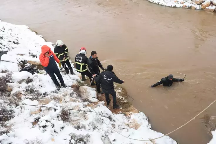 Devastating news from the car that flew into the canal! The bodies of three people have been found.