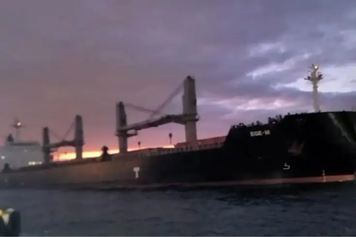 İstanbul'da facianın eşiğinden dönüldü: Sürüklenen kuru yük gemisi son anda durdu