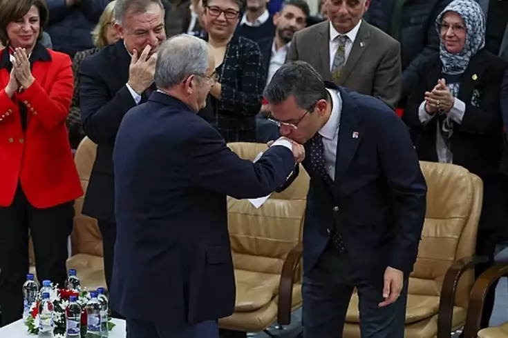 Yılmaz Büyükerşen siyaseti bıraktı