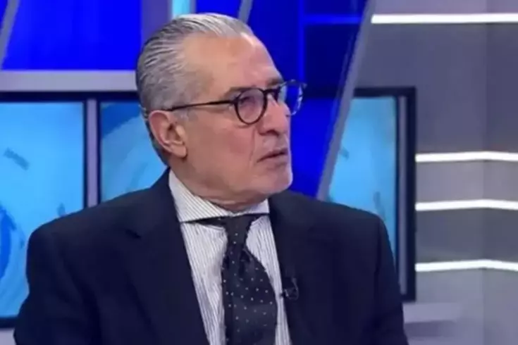 Former national football player and sports writer Gökmen Özdenak has passed away.