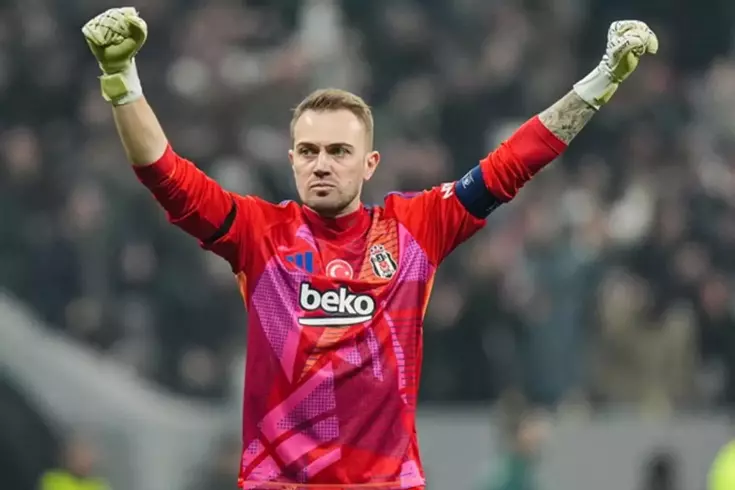 Mert Günok kulağı telefonda Fenerbahçe'den haber bekliyor