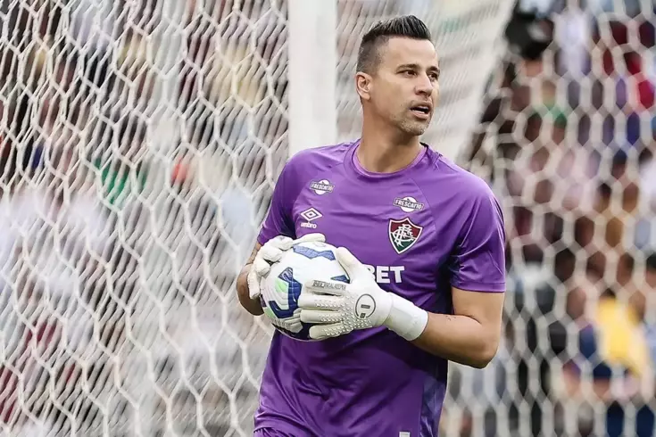 Fluminense, 45 yaşındaki Fabio ile yola devam etti