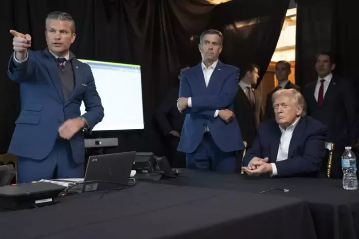 Trump, Maduro'yu kaçırma operasyonunu izlediği anların fotoğrafını paylaştı