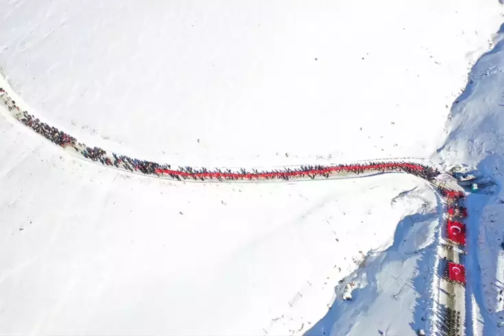 Eksi 22 derecede Sarıkamış şehitleri için yürüdüler