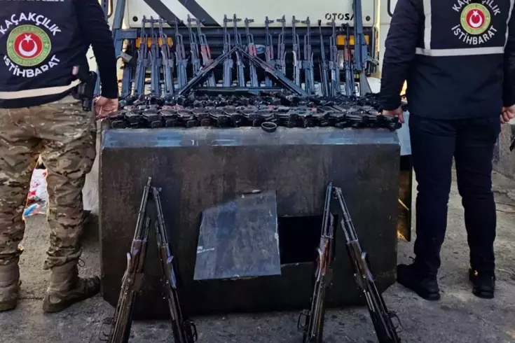 Gümrük kapısında 52 adet uzun namlulu silah ele geçirildi