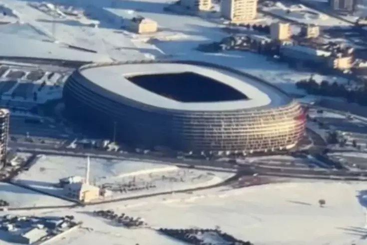 A controversial moment before the Galatasaray-Trabzonspor match.