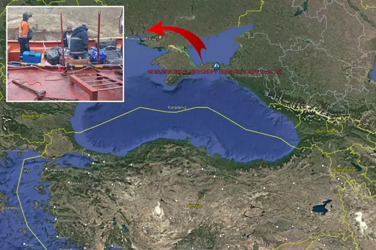 Karadeniz'de sürüklenen Türk gemisi karaya oturdu