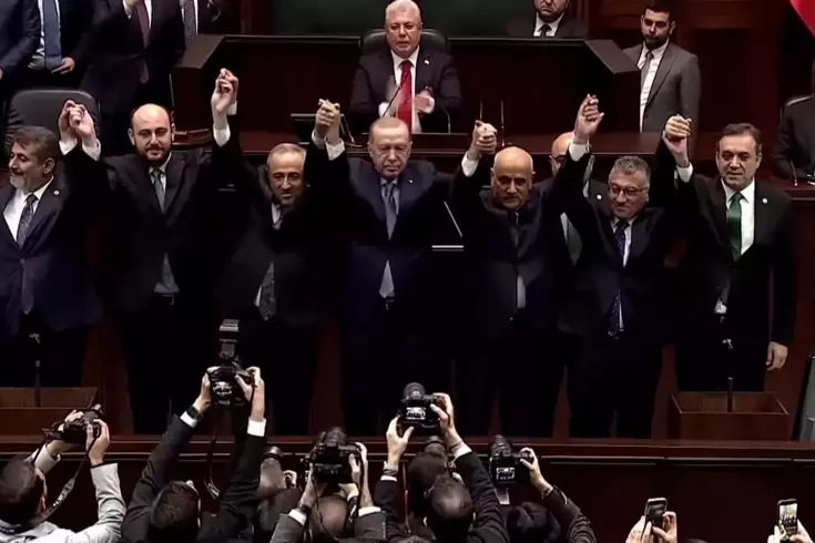 Three members of parliament joined the AK Party! President Erdoğan pinned their badges.