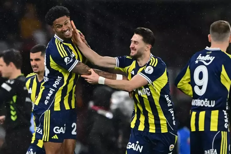 Fenerbahçe'den Galatasaray'a üst üste olay yaratacak göndermeler