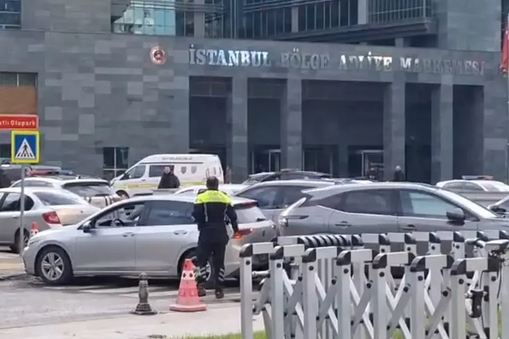 Adliyede kan aktı! Savcı, kadın hakimi silahla vurdu