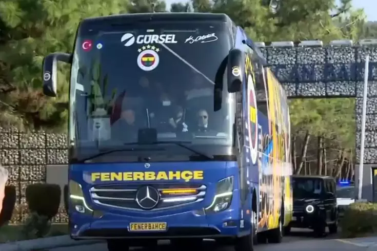 Fenerbahçe'de bir ayrılık daha! Yıldız isim takımdan gidiyor
