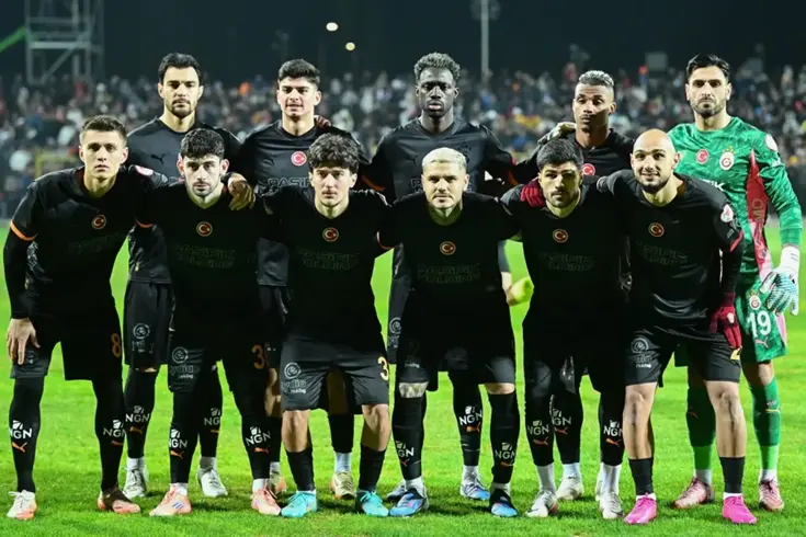 Galatasaray'a kötü haber! Genç yıldız maçın başında sakatlandı