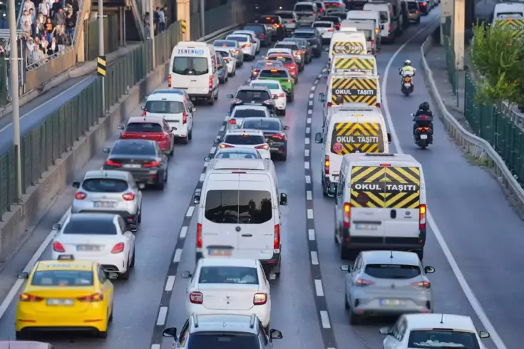 Motorine gece yarısı 1 lira 8 kuruş zam geldi