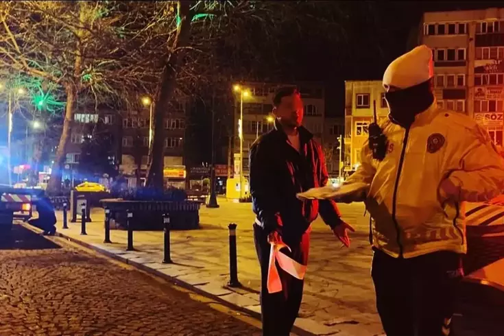 Alkollü sürücü polise dakikalarca dil döktü: Ben polis olacak adamım, boyum da uzun