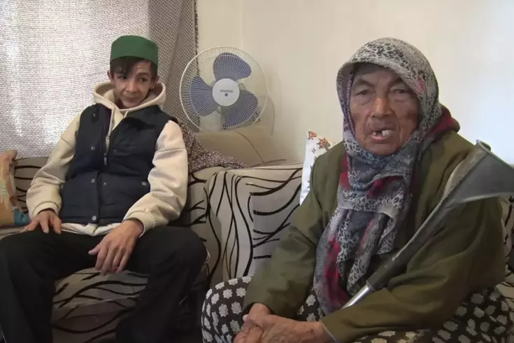 Sokakta kalan arkadaşını acıyıp evine aldı, başına gelmeyen kalmadı