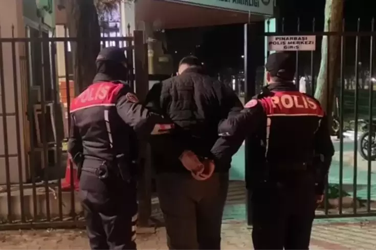Ekiplere 'sahte polis kimliği' gösterdi, 128 suçtan arandığı belirlendi