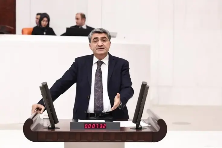 Mersin Milletvekili Ekmen'den Batman Petrolspor maçında açılan pankarta tepki