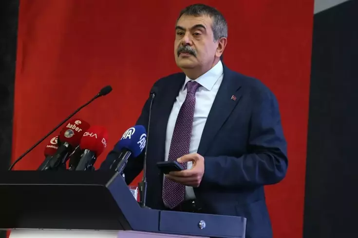 Министр Теккин сделал очень резкое заявление о 'проституции' в адрес оппозиции.