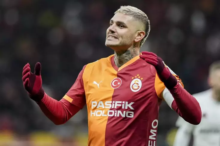 Galatasaraylı taraftarlar Mauro Icardi'ye ateş püskürdü